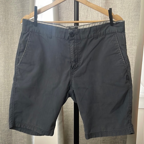 Ambiguous Skateboarding Brand Men’s Blue Mid-Length Blue Shorts - Size 33 Waist - Picture 1 of 6